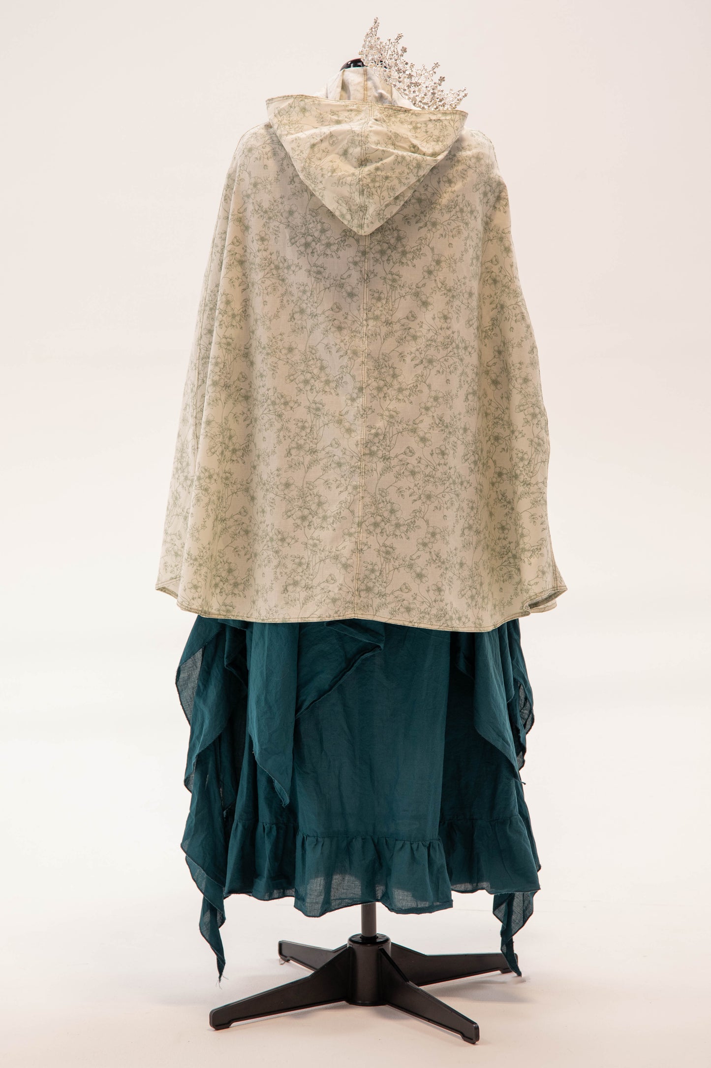 Mage Green Floral and Cream Halfling