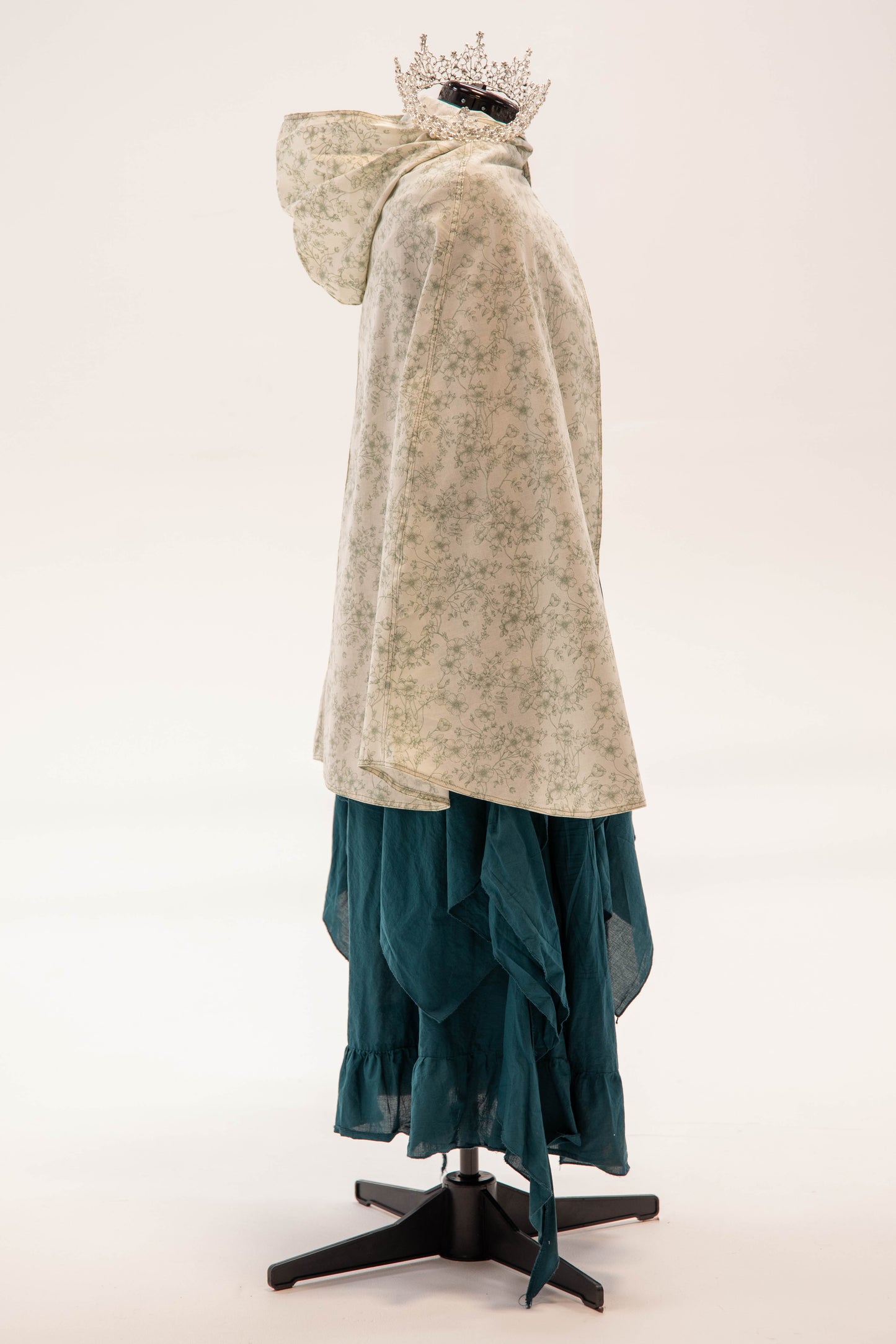 Mage Green Floral and Cream Halfling