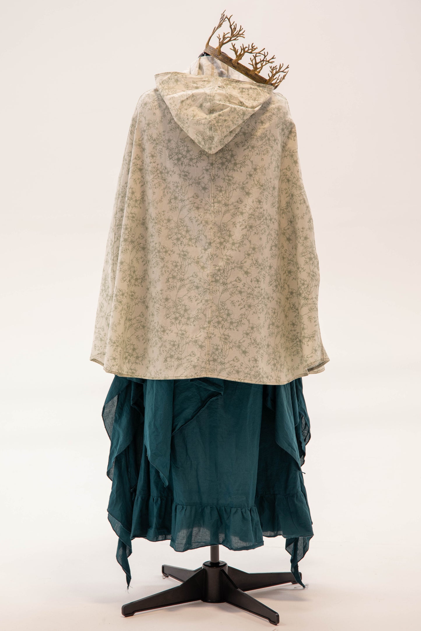 Mage Green Floral and Cream Halfling