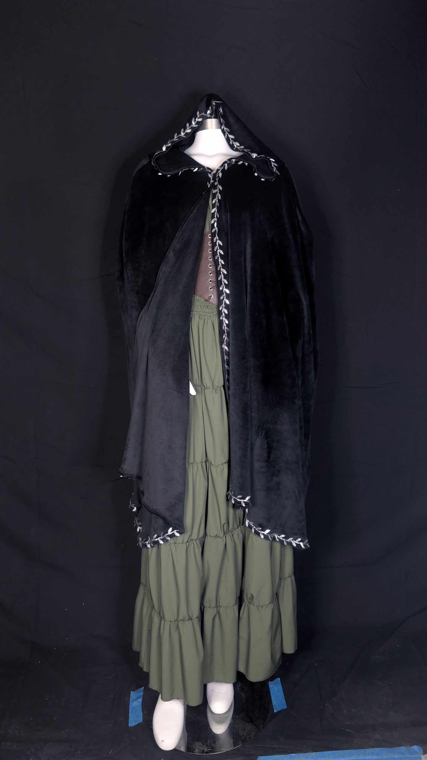 Black Cozy Mage With Silver Leaf Trim