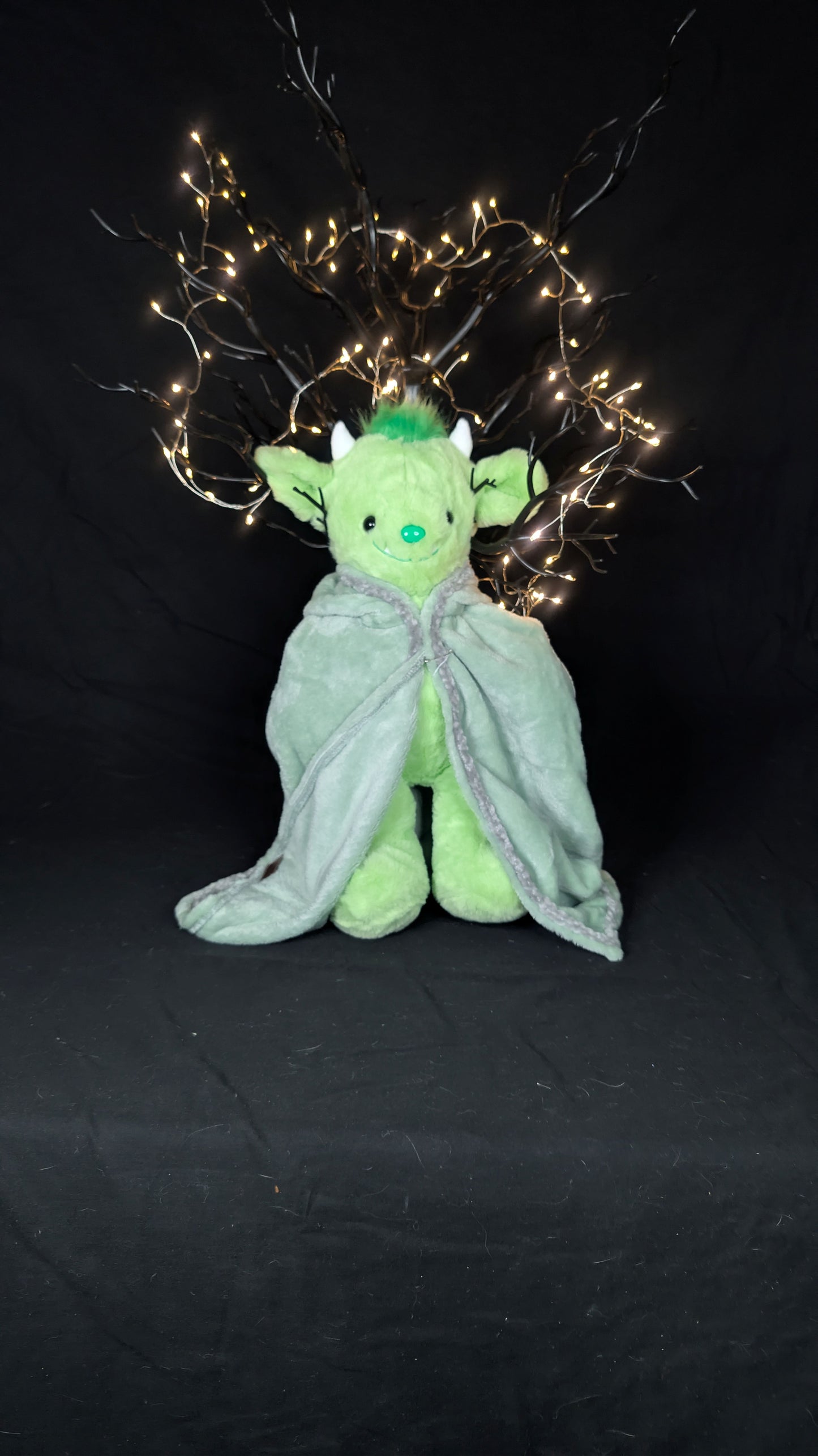 Wee One Mage With Glowing Trim 2