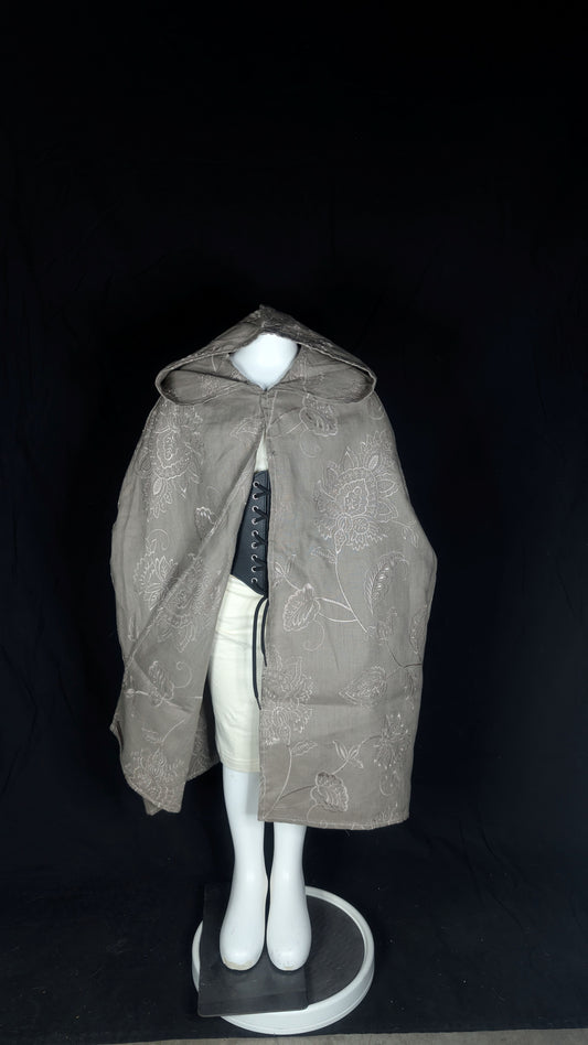 Halfling Embroidered Linen Mage